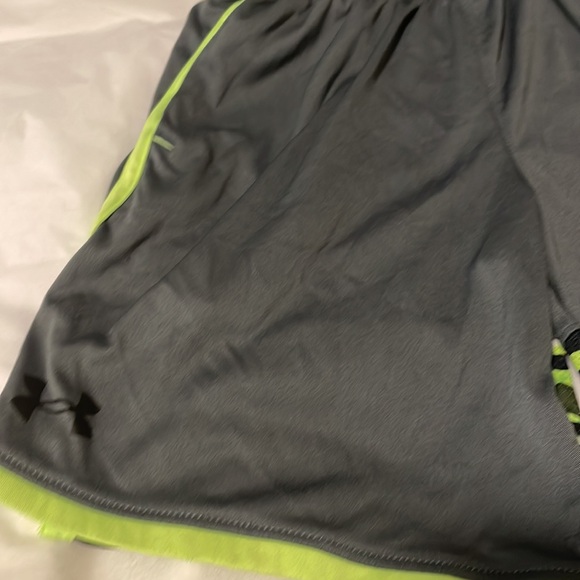 Boys under armour athletic shorts size s - Picture 2 of 5